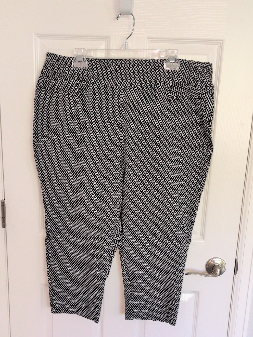Dalia Black & White Pull On Cropped Pants - 18W